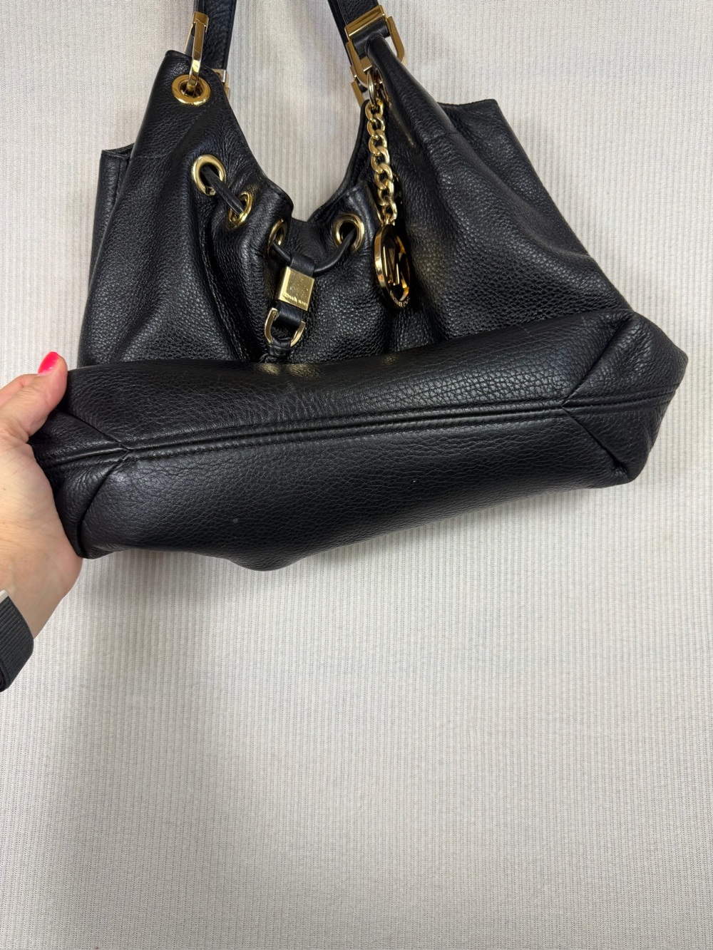 Michael Kors Camden Drawstring Hobo Bag Purse Black Gold Leather - Picture 6 of 11